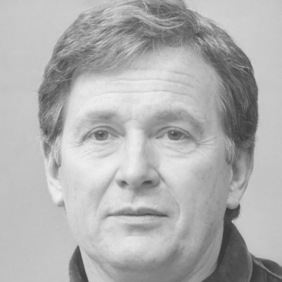 Portraitfoto von Teammitglied